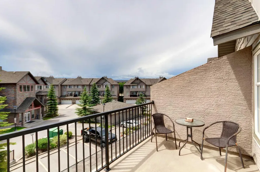 211 Aspen Stone Boulevard SW Calgary AB T3H0K1