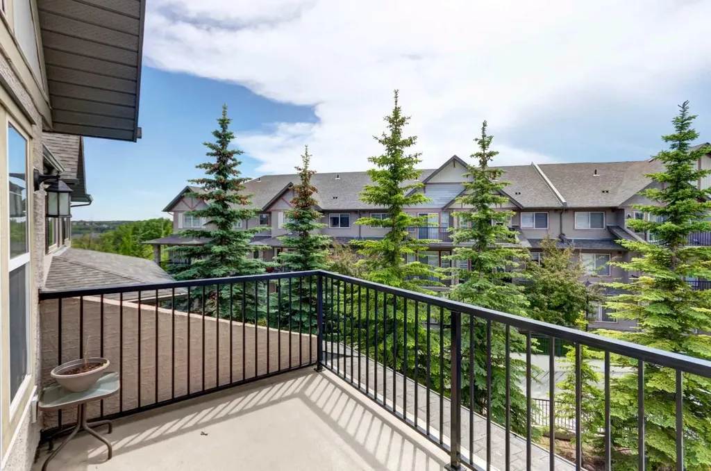 211 Aspen Stone Boulevard SW Calgary AB T3H0K1