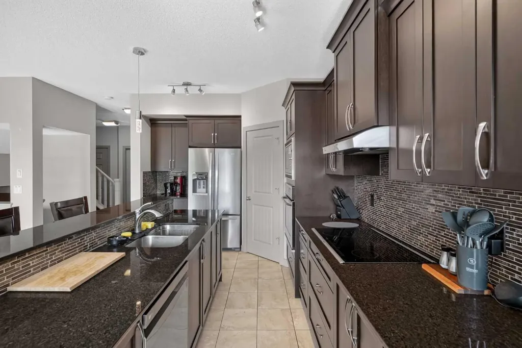 166 Hillcrest Circle SW Airdrie AB T4B 0Y5