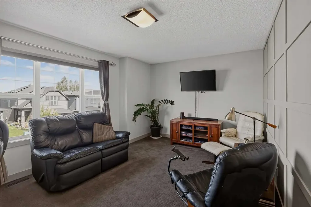 166 Hillcrest Circle SW Airdrie AB T4B 0Y5