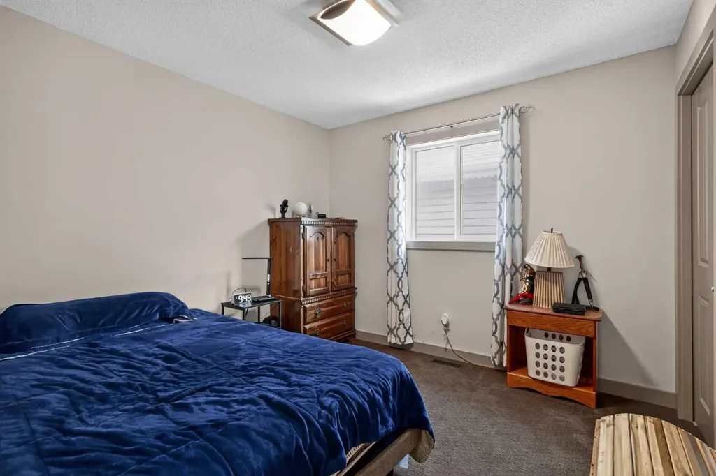166 Hillcrest Circle SW Airdrie AB T4B 0Y5