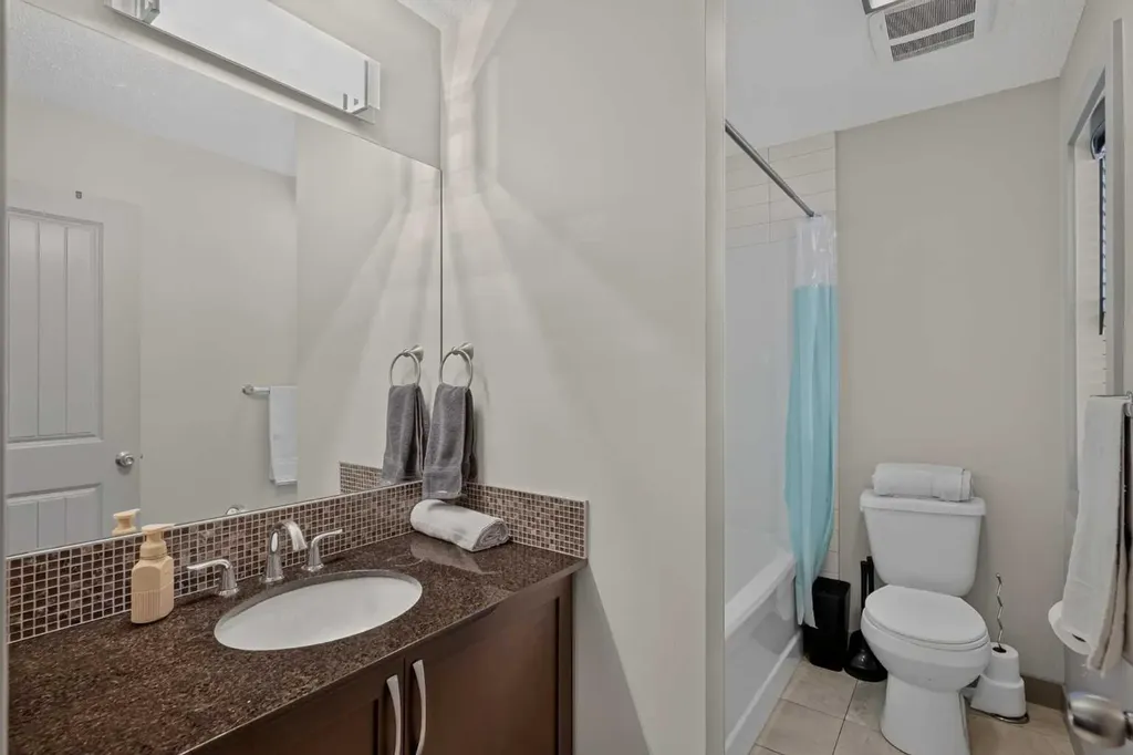 166 Hillcrest Circle SW Airdrie AB T4B 0Y5