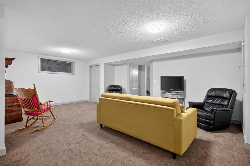 166 Hillcrest Circle SW Airdrie AB T4B 0Y5
