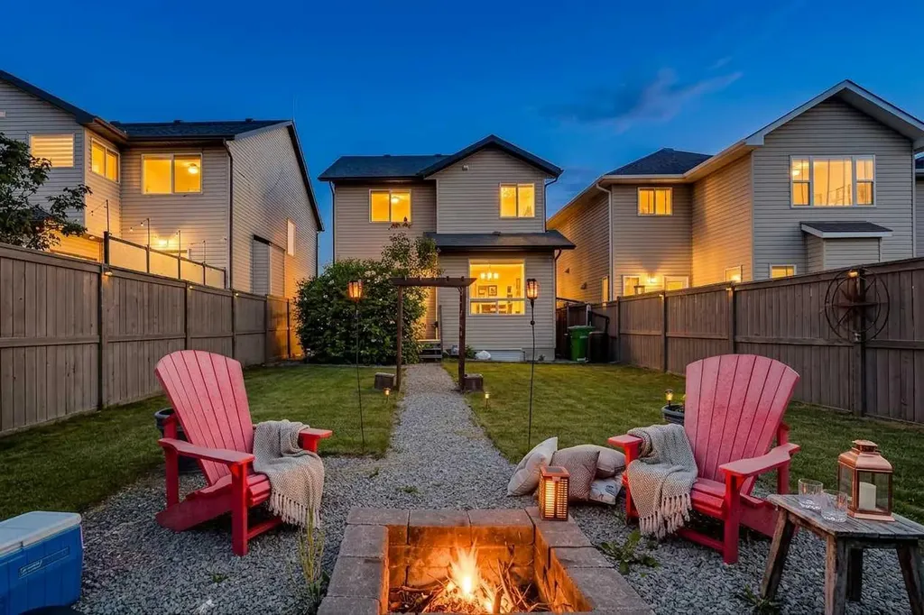 166 Hillcrest Circle SW Airdrie AB T4B 0Y5