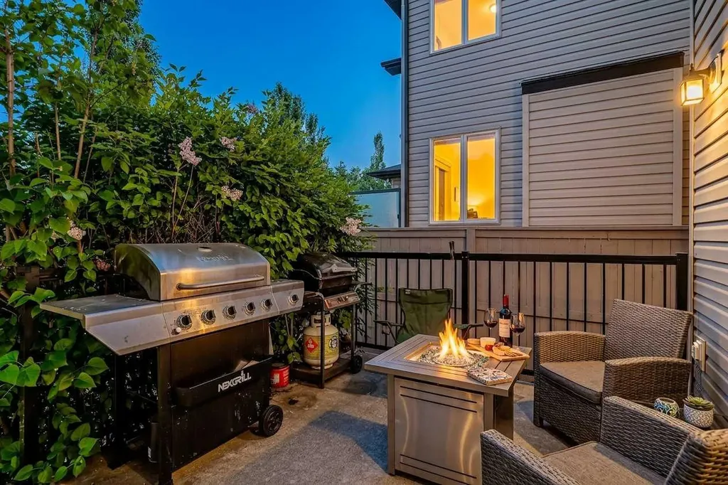 166 Hillcrest Circle SW Airdrie AB T4B 0Y5