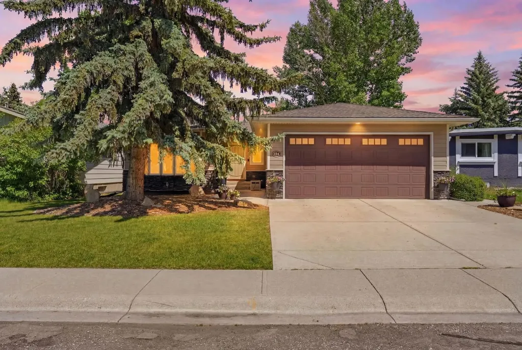 124 Cantrell Place SW Calgary AB T2W 2K2
