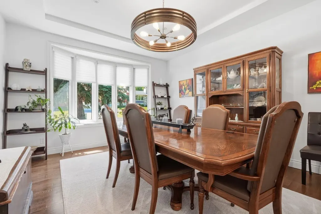 124 Cantrell Place SW Calgary AB T2W 2K2