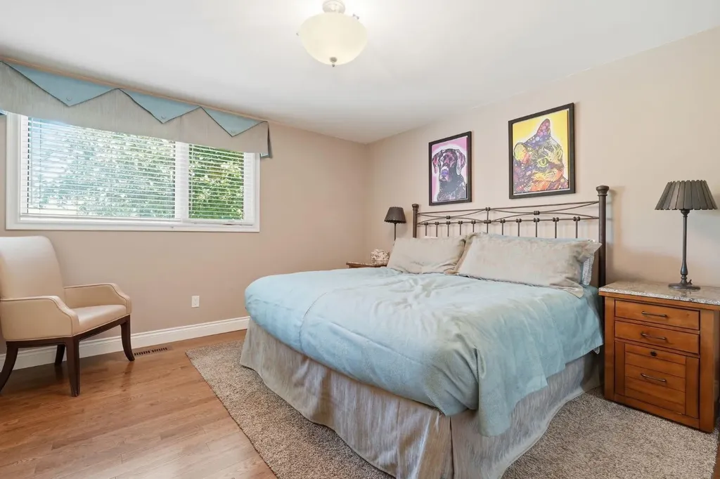 124 Cantrell Place SW Calgary AB T2W 2K2