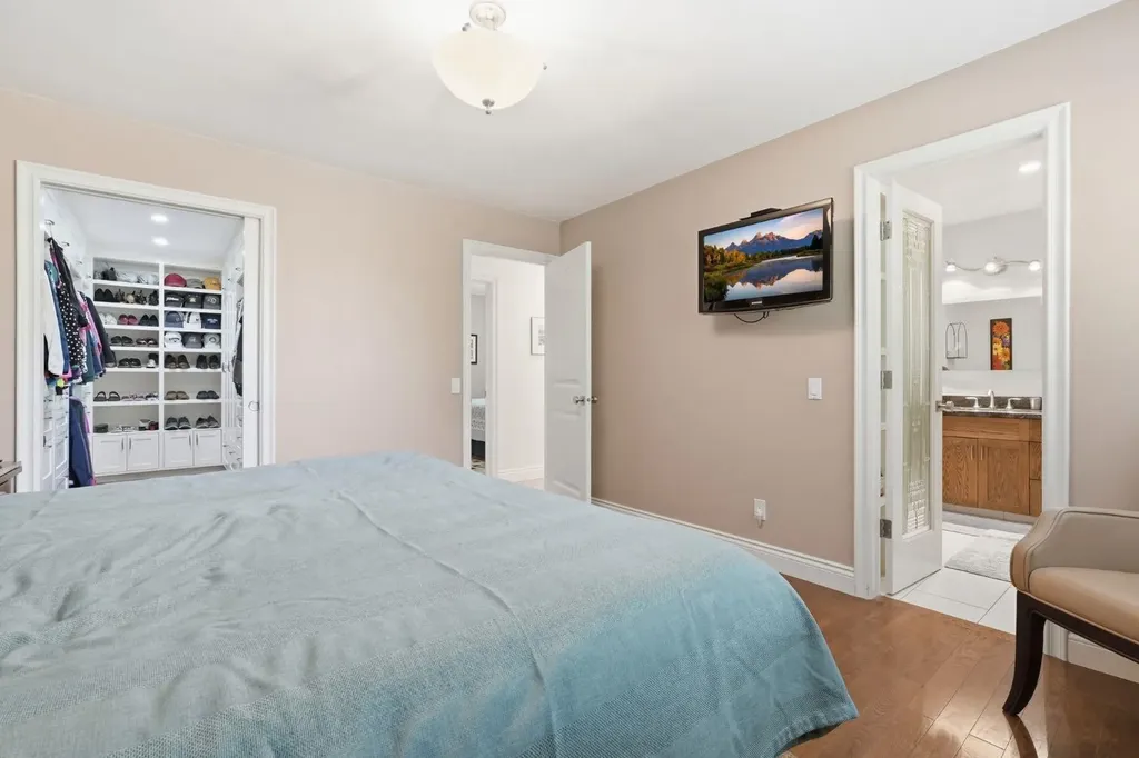 124 Cantrell Place SW Calgary AB T2W 2K2