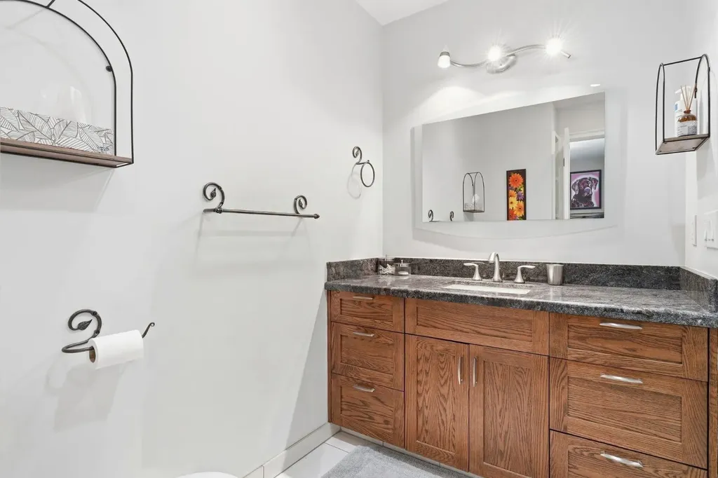 124 Cantrell Place SW Calgary AB T2W 2K2