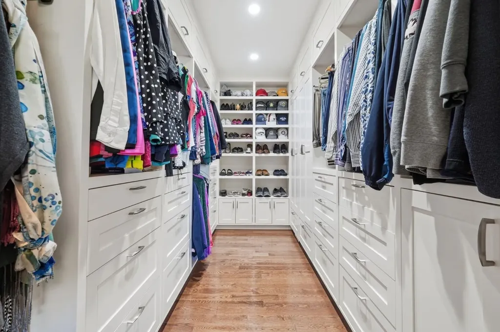 124 Cantrell Place SW Calgary AB T2W 2K2