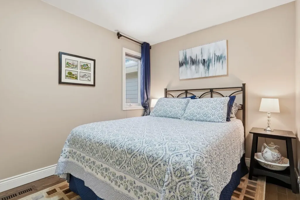 124 Cantrell Place SW Calgary AB T2W 2K2