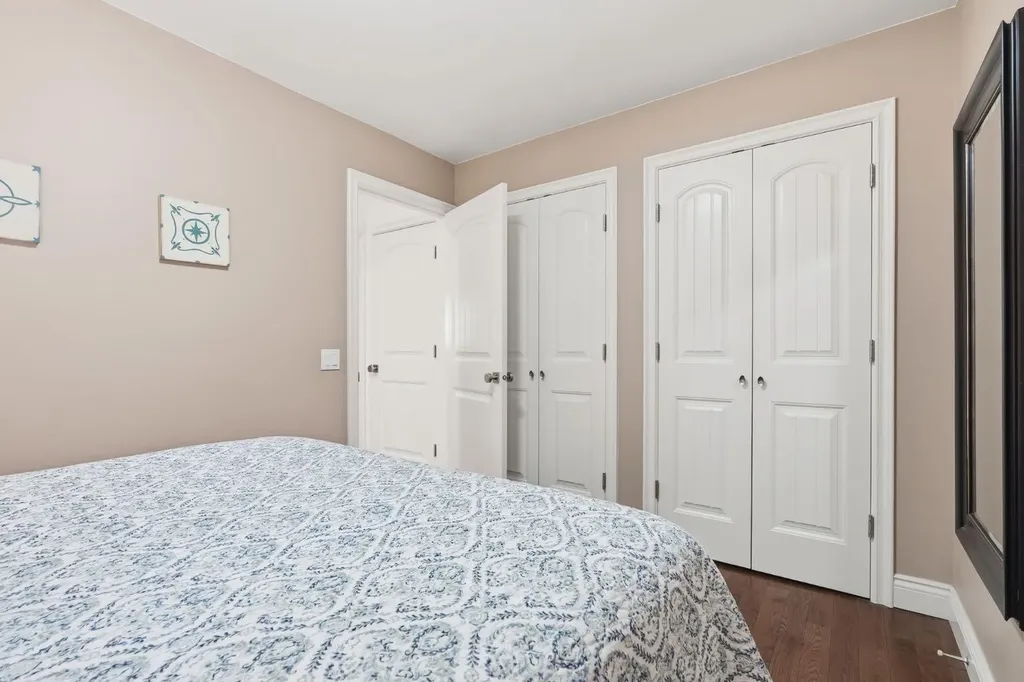 124 Cantrell Place SW Calgary AB T2W 2K2
