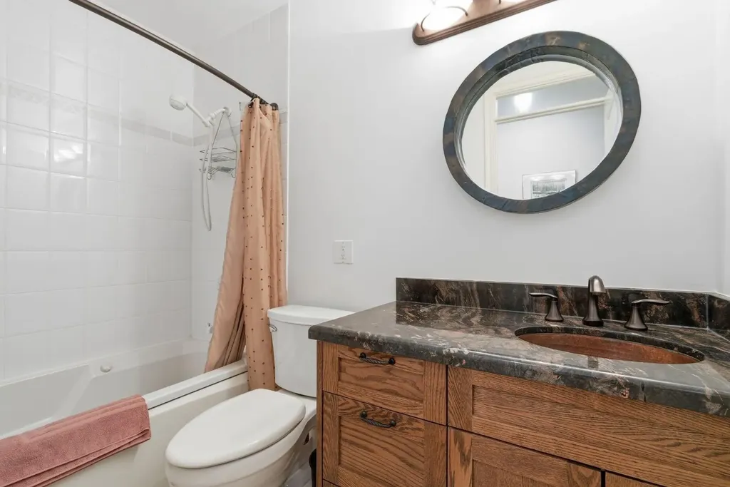 124 Cantrell Place SW Calgary AB T2W 2K2