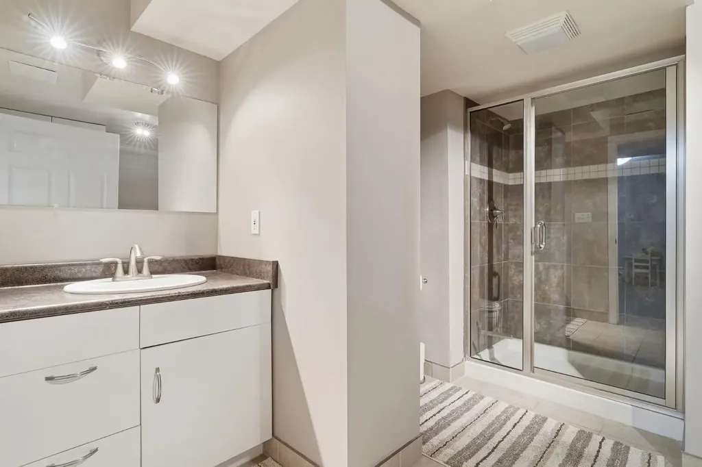 124 Cantrell Place SW Calgary AB T2W 2K2