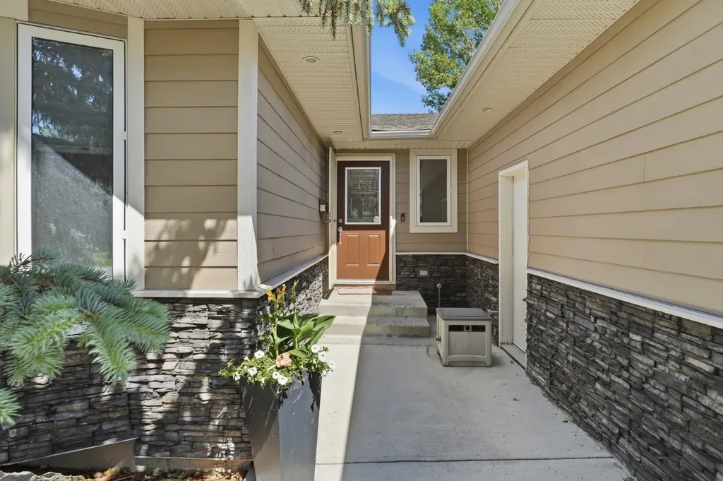 124 Cantrell Place SW Calgary AB T2W 2K2