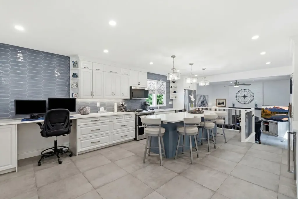 124 Cantrell Place SW Calgary AB T2W 2K2
