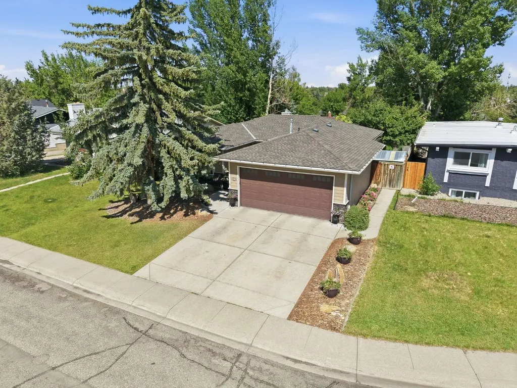 124 Cantrell Place SW Calgary AB T2W 2K2