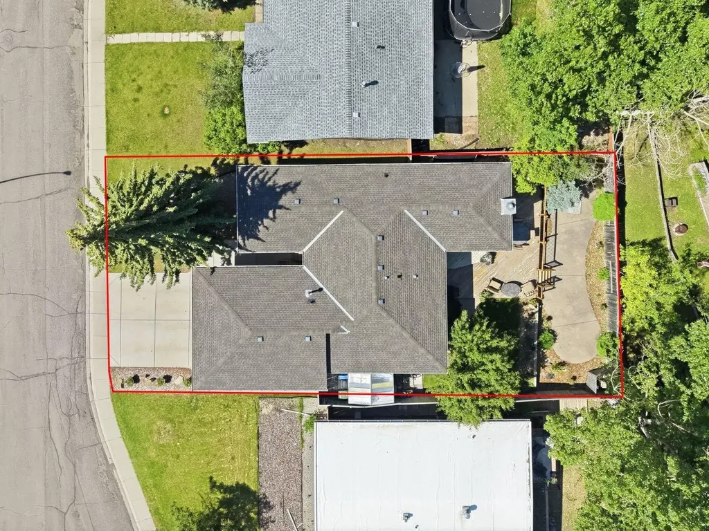 124 Cantrell Place SW Calgary AB T2W 2K2
