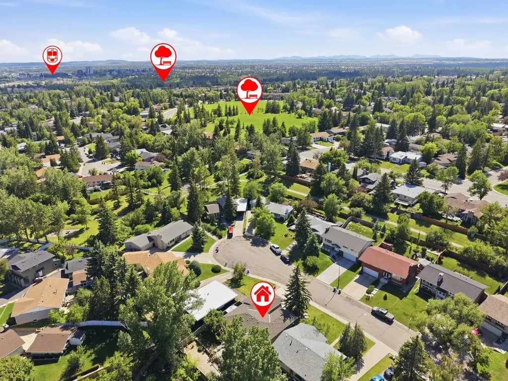 124 Cantrell Place SW Calgary AB T2W 2K2