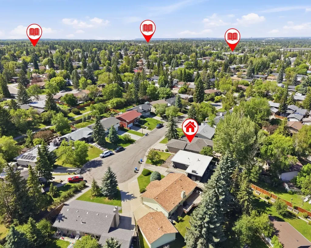 124 Cantrell Place SW Calgary AB T2W 2K2