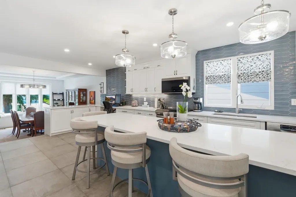 124 Cantrell Place SW Calgary AB T2W 2K2