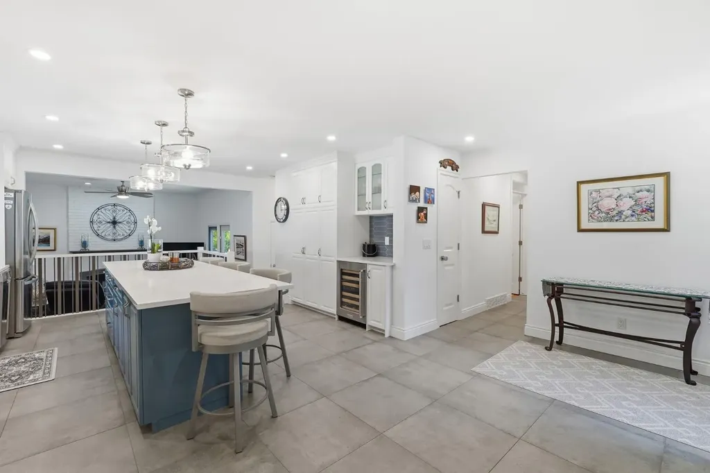 124 Cantrell Place SW Calgary AB T2W 2K2