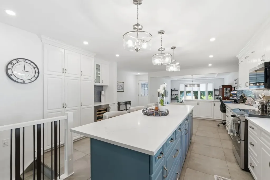 124 Cantrell Place SW Calgary AB T2W 2K2