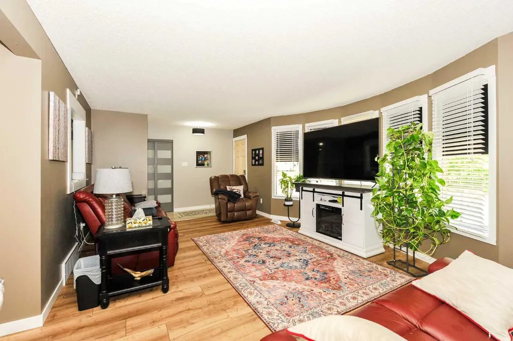 5102 54 Avenue Camrose AB T4V 3C9