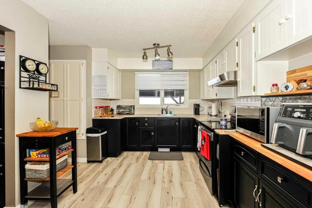5102 54 Avenue Camrose AB T4V 3C9