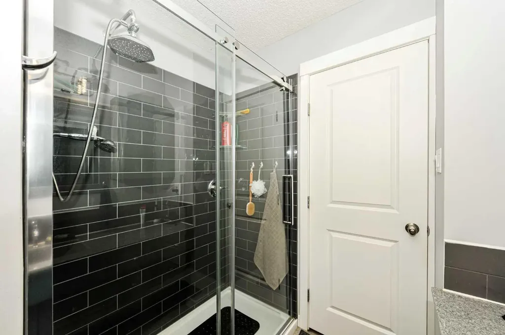 5102 54 Avenue Camrose AB T4V 3C9