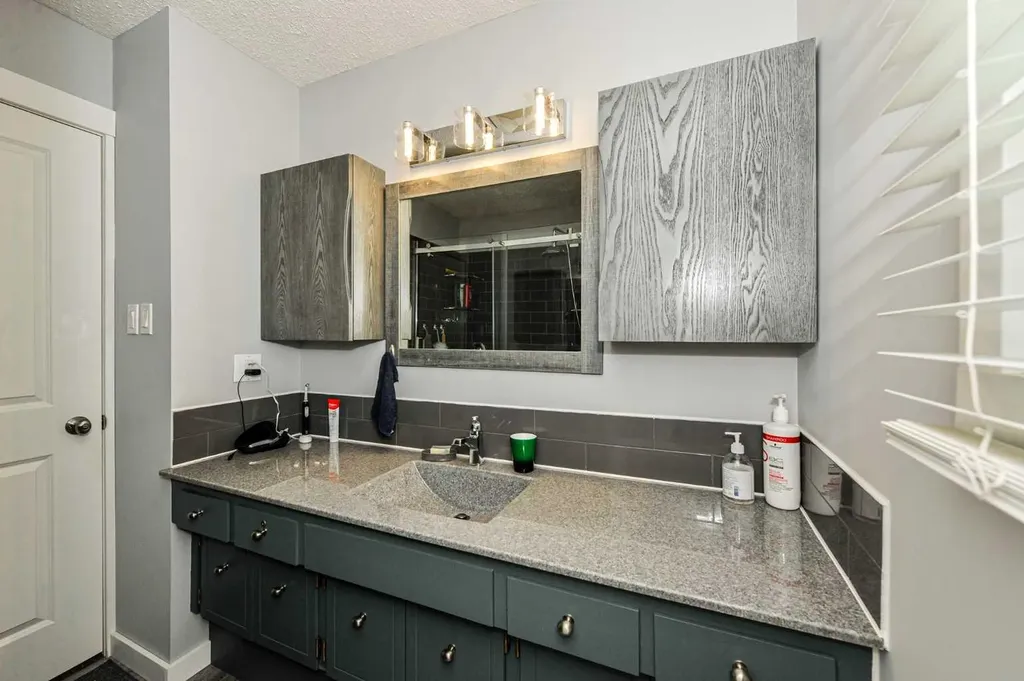 5102 54 Avenue Camrose AB T4V 3C9