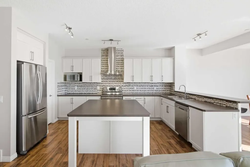 1456 Livingston Way NE Calgary AB T3P 0Z4
