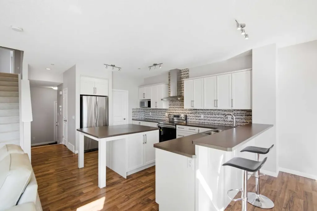 1456 Livingston Way NE Calgary AB T3P 0Z4