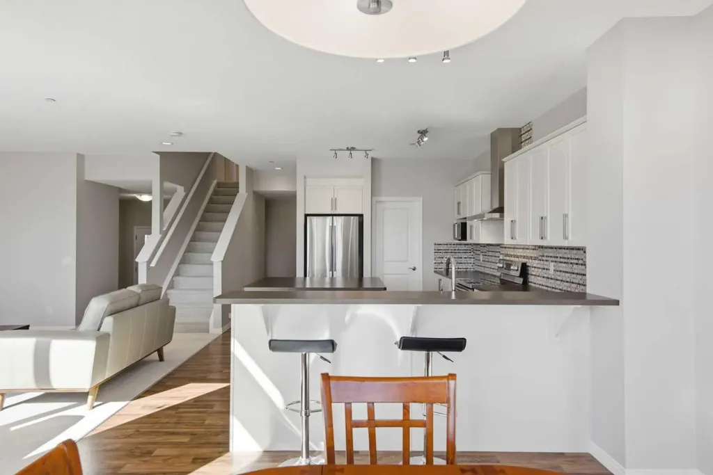 1456 Livingston Way NE Calgary AB T3P 0Z4