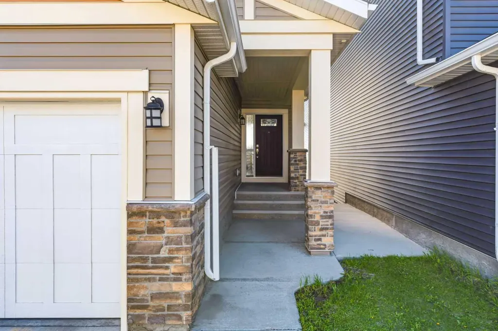1456 Livingston Way NE Calgary AB T3P 0Z4