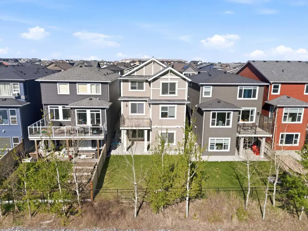 1456 Livingston Way NE Calgary AB T3P 0Z4