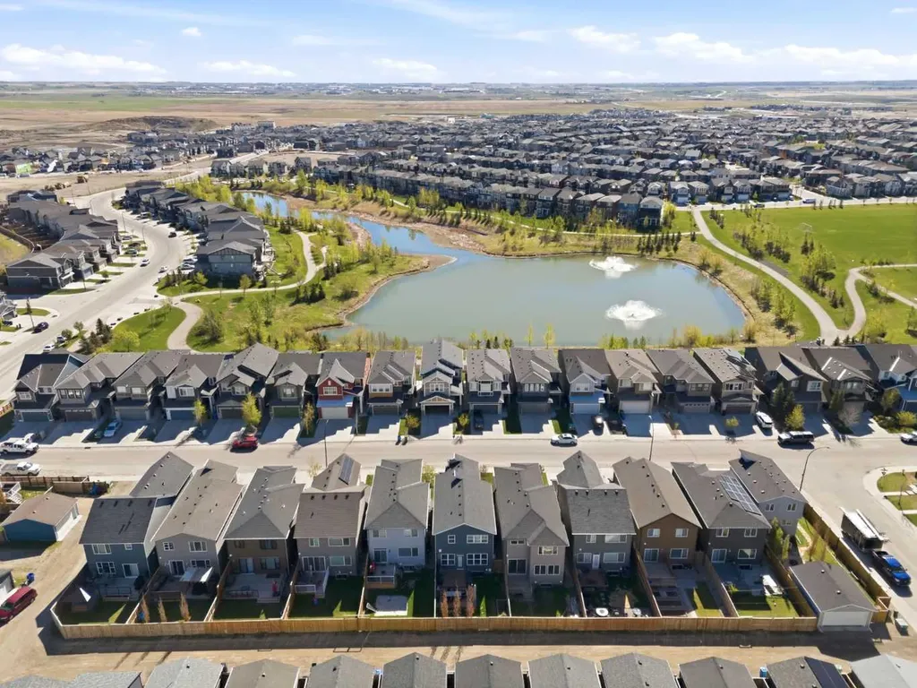 1456 Livingston Way NE Calgary AB T3P 0Z4