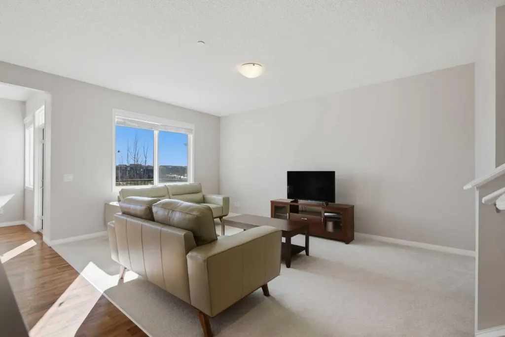 1456 Livingston Way NE Calgary AB T3P 0Z4