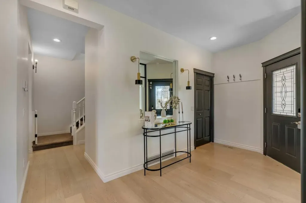 9 Cresthaven Way SW Calgary AB T3B5X8