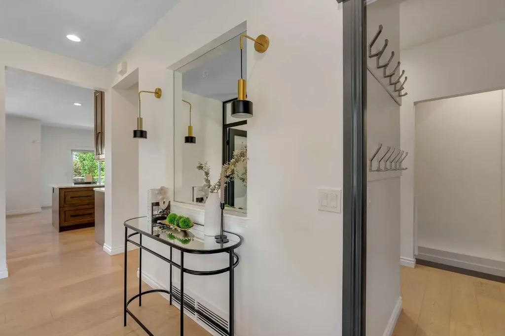 9 Cresthaven Way SW Calgary AB T3B5X8