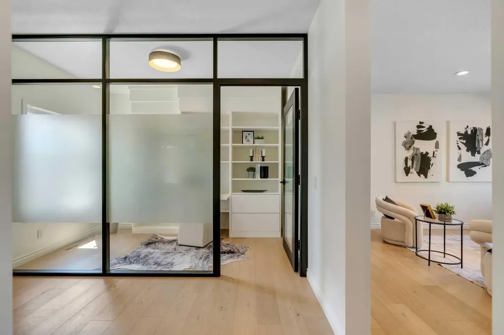 9 Cresthaven Way SW Calgary AB T3B5X8