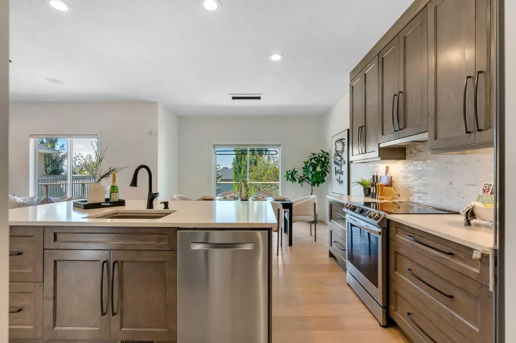 9 Cresthaven Way SW Calgary AB T3B5X8