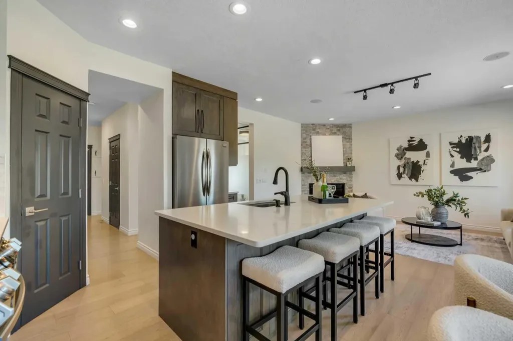 9 Cresthaven Way SW Calgary AB T3B5X8