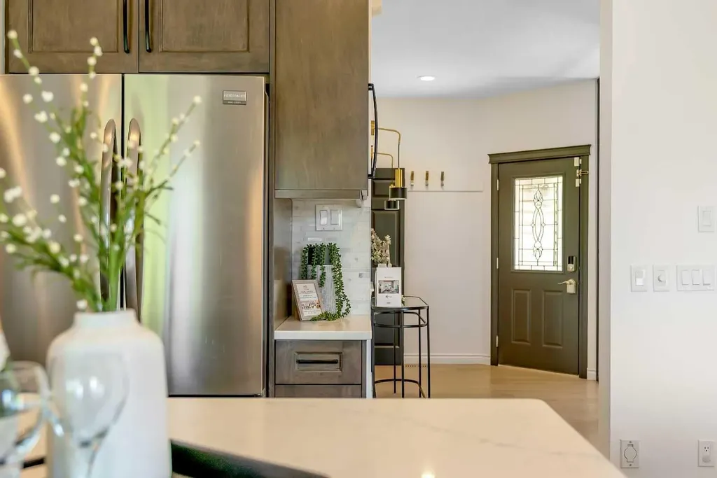 9 Cresthaven Way SW Calgary AB T3B5X8