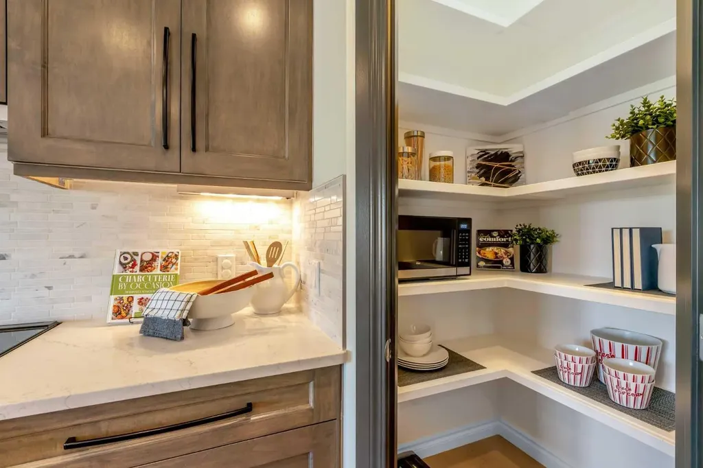9 Cresthaven Way SW Calgary AB T3B5X8