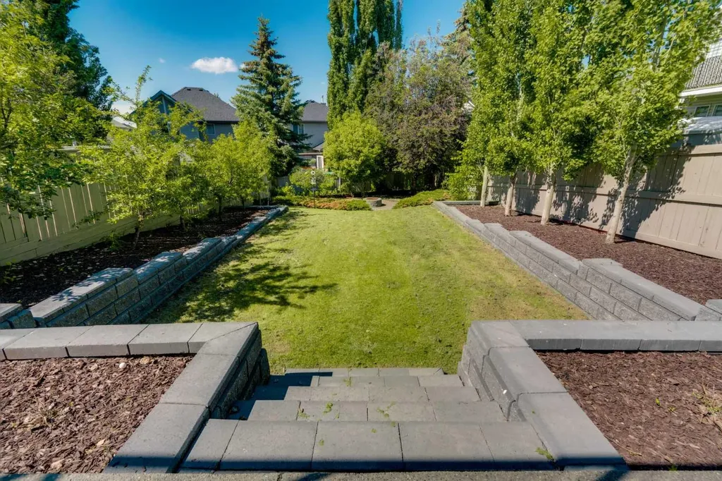 9 Cresthaven Way SW Calgary AB T3B5X8