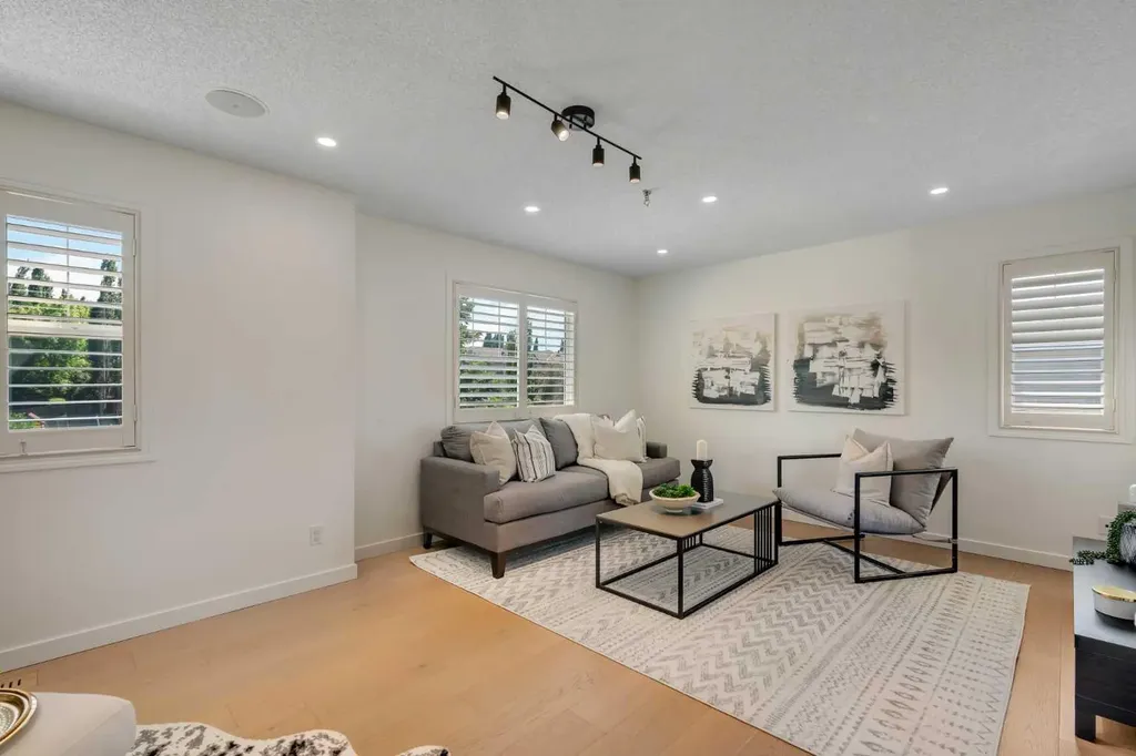 9 Cresthaven Way SW Calgary AB T3B5X8