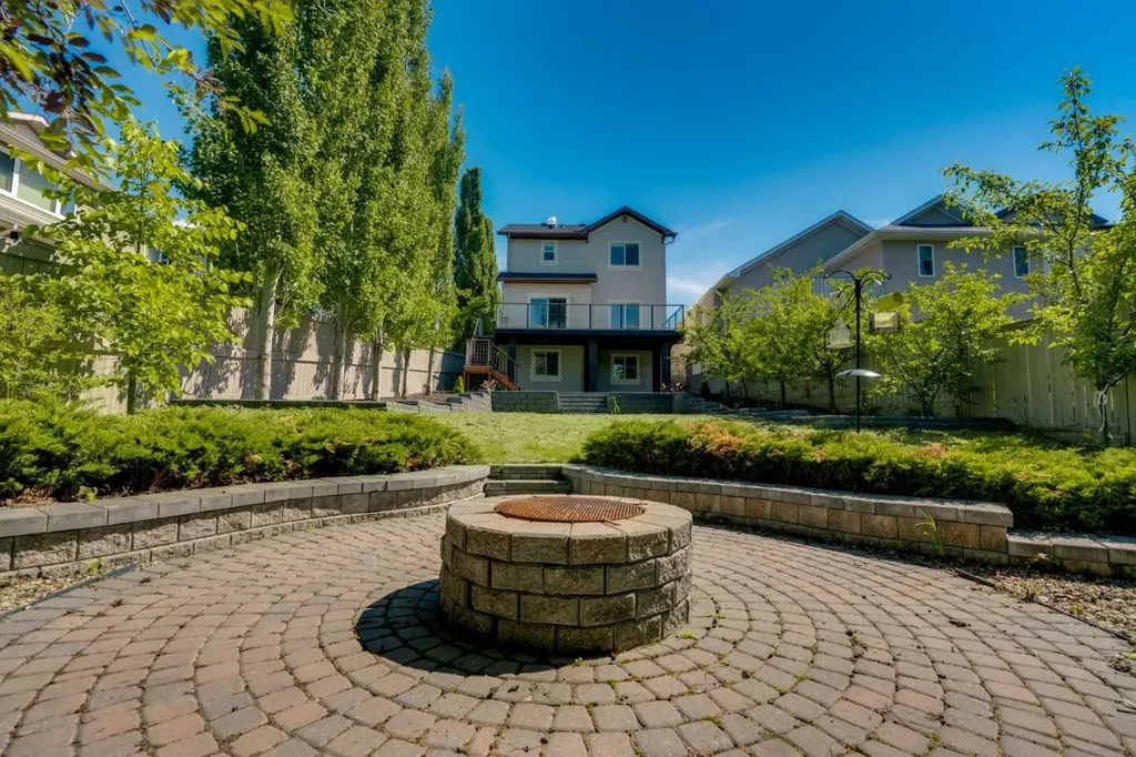 9 Cresthaven Way SW Calgary AB T3B5X8