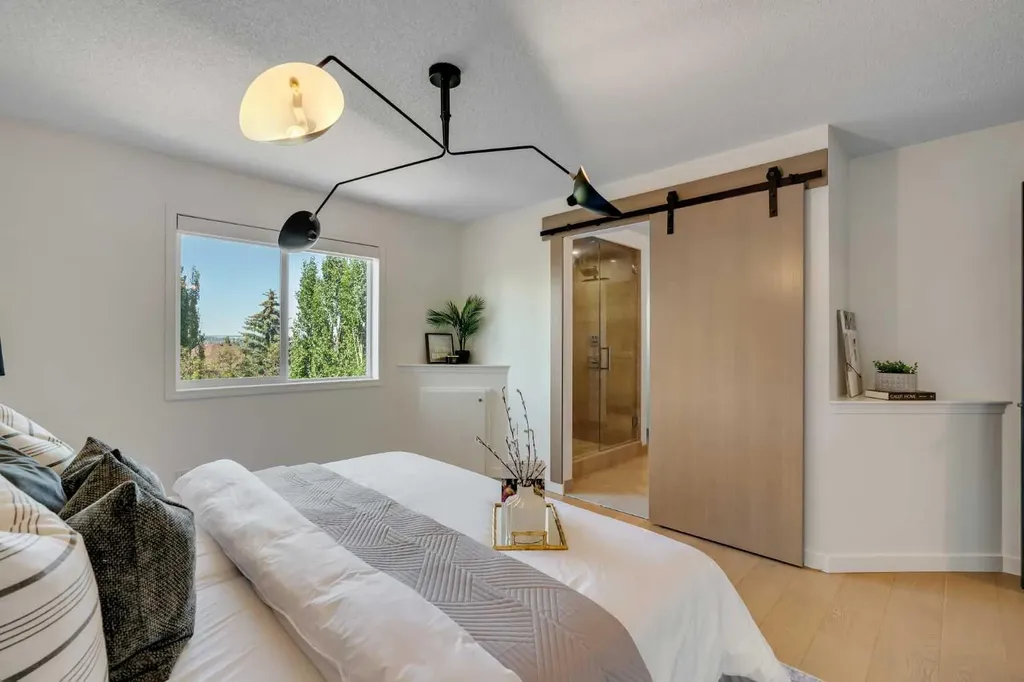 9 Cresthaven Way SW Calgary AB T3B5X8